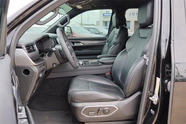 2023 Jeep Wagoneer Base