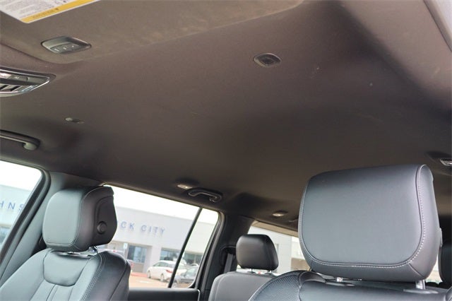 2023 Jeep Wagoneer Base