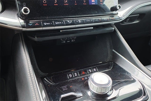 2023 Jeep Wagoneer Base