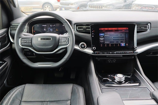 2023 Jeep Wagoneer Base