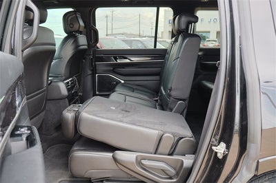 2023 Jeep Wagoneer Base