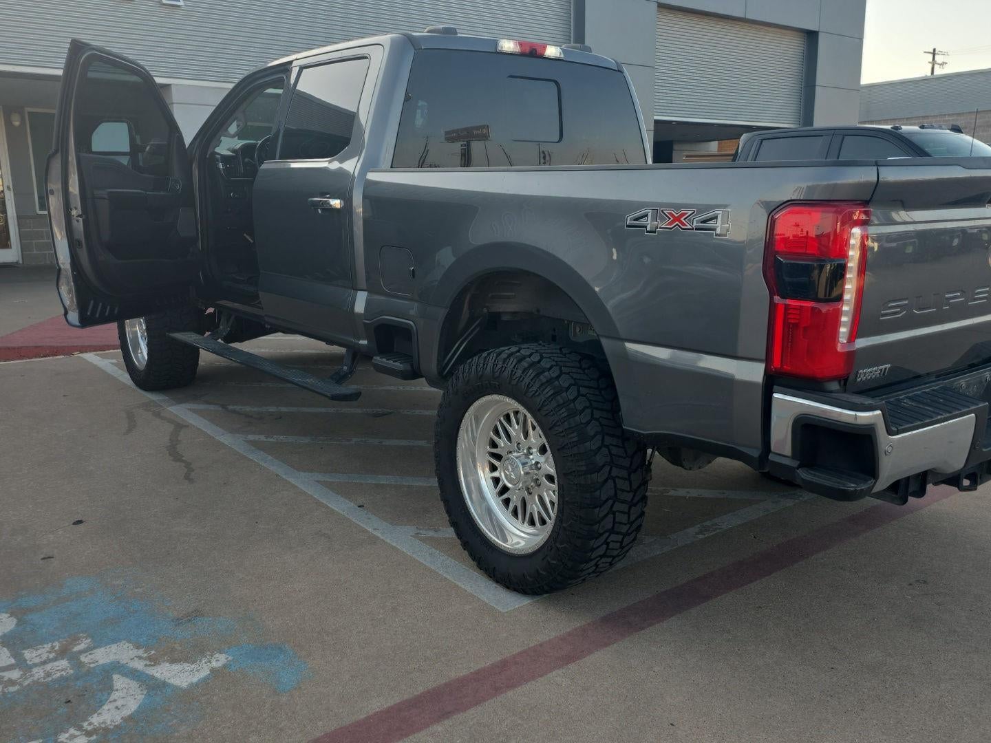 2023 Ford Super Duty F-250 Lariat