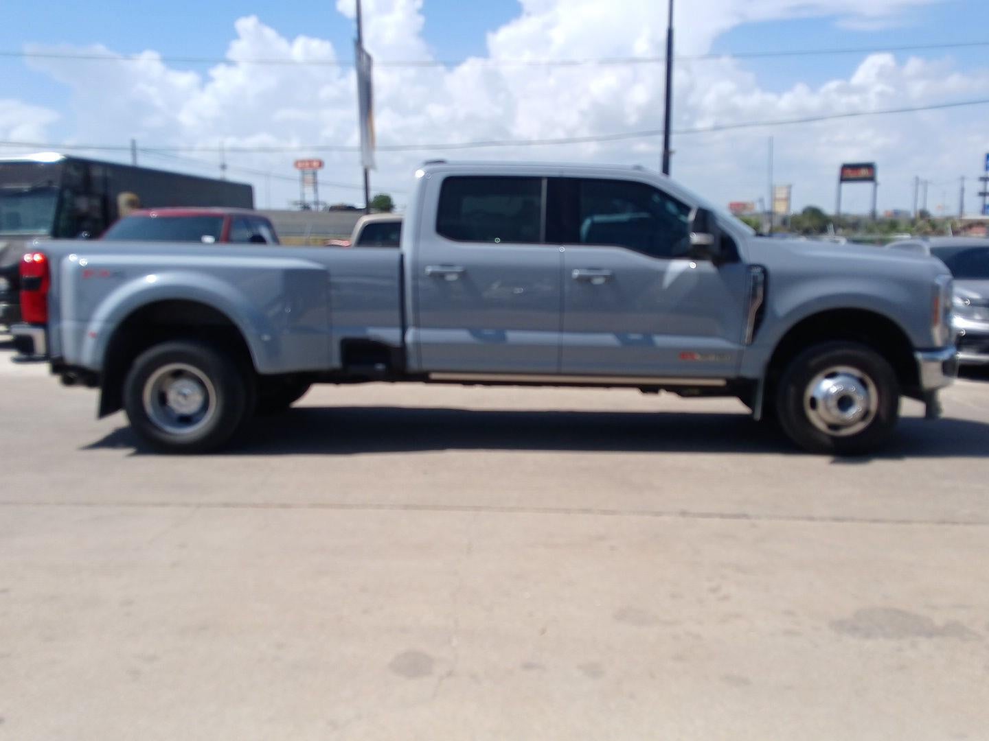 2025 Ford Super Duty F-350 Lariat