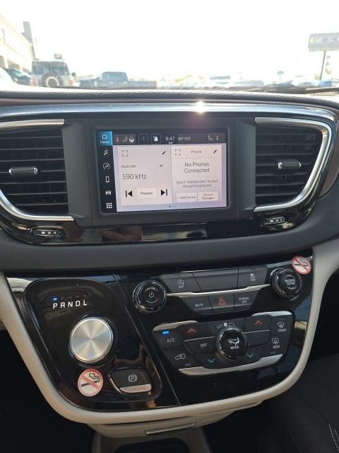 2024 Chrysler Voyager LX