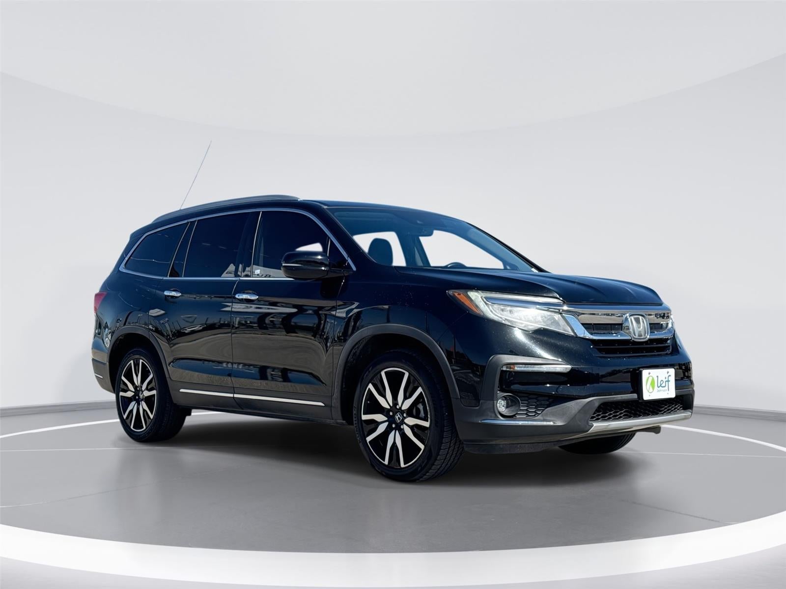 2020 Honda Pilot Touring w/Rear Captain's Chairs