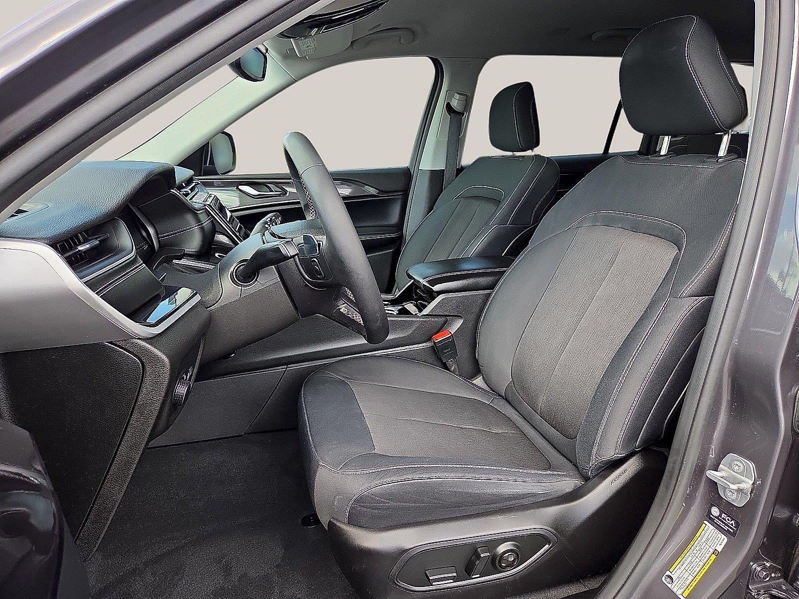 2023 Jeep Grand Cherokee L Laredo