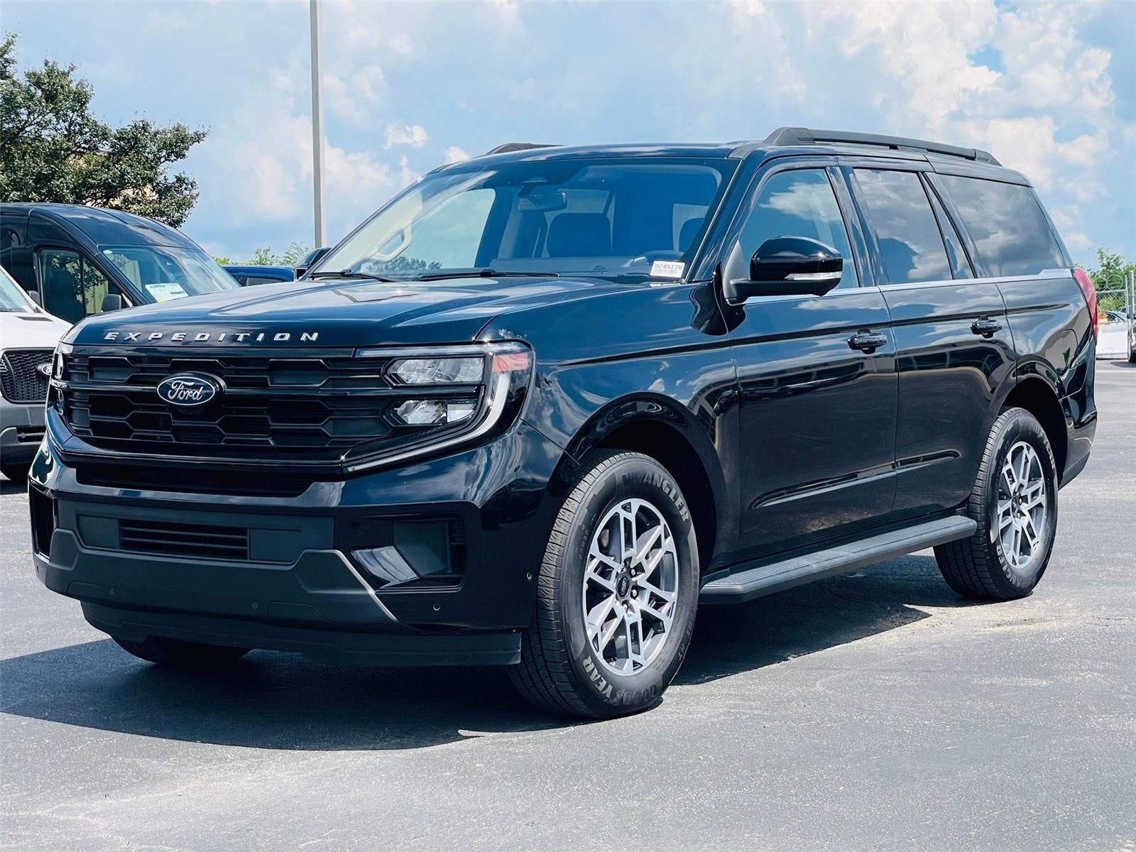 2025 Ford Expedition Active