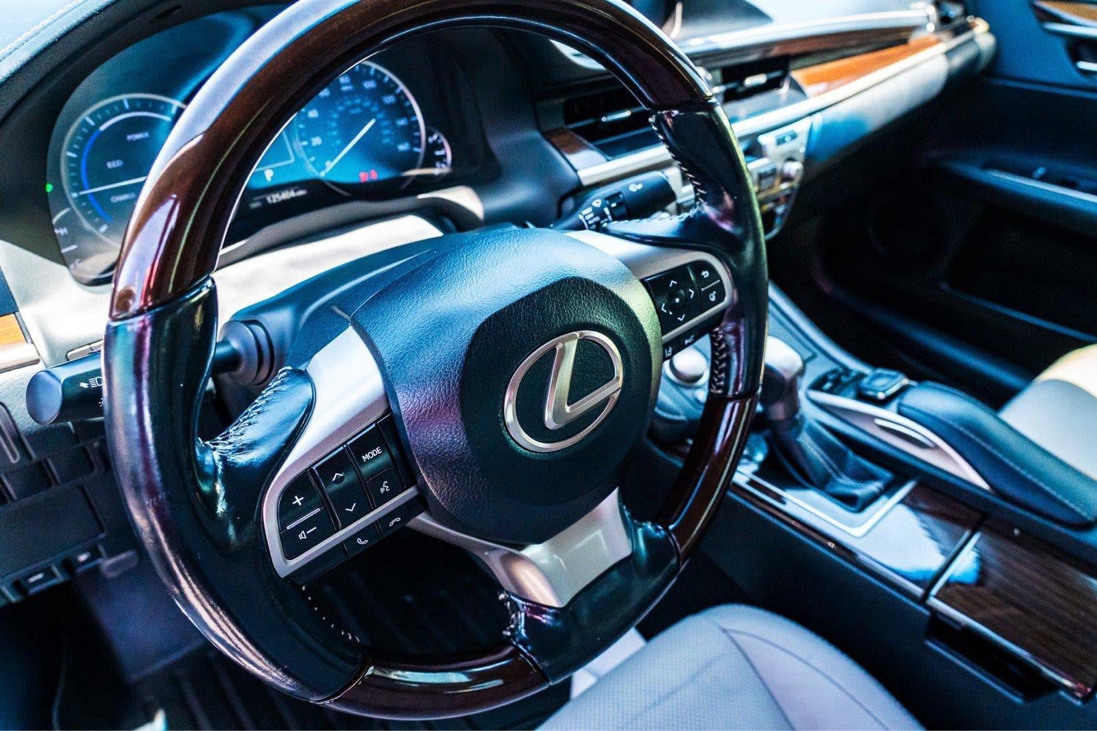 2017 Lexus Es ES 300h