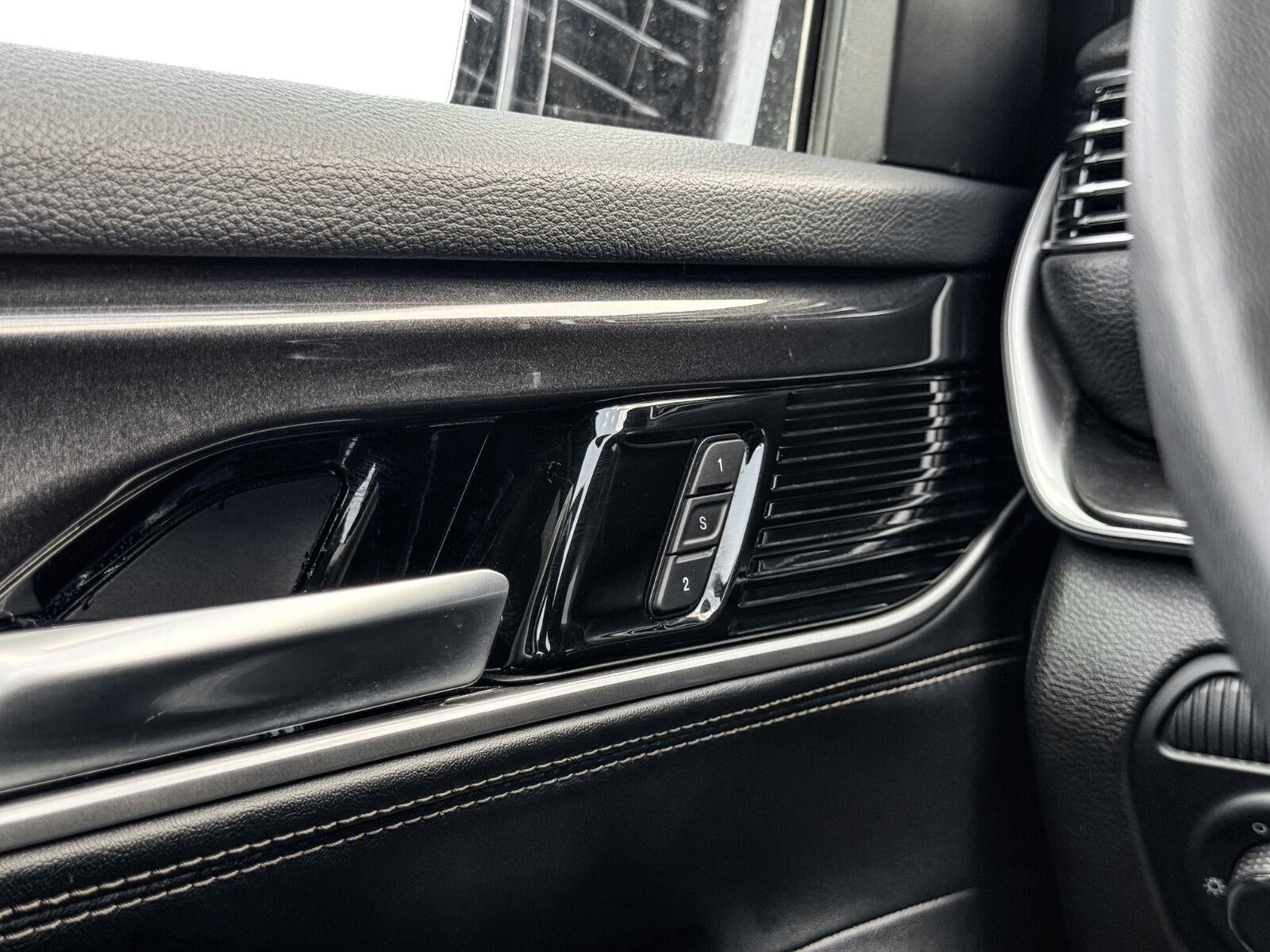 2024 Jeep Wagoneer Base
