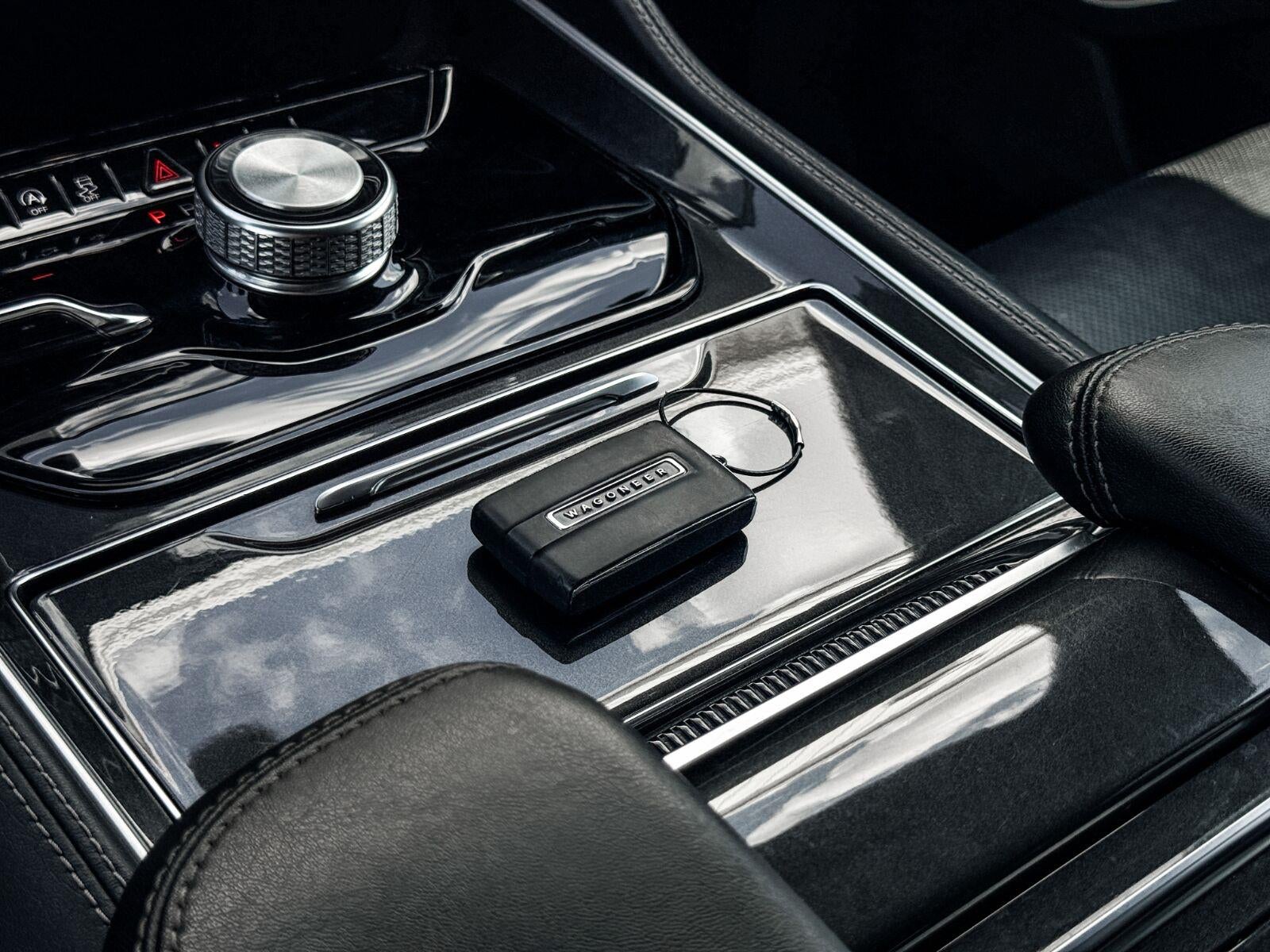 2024 Jeep Wagoneer Base