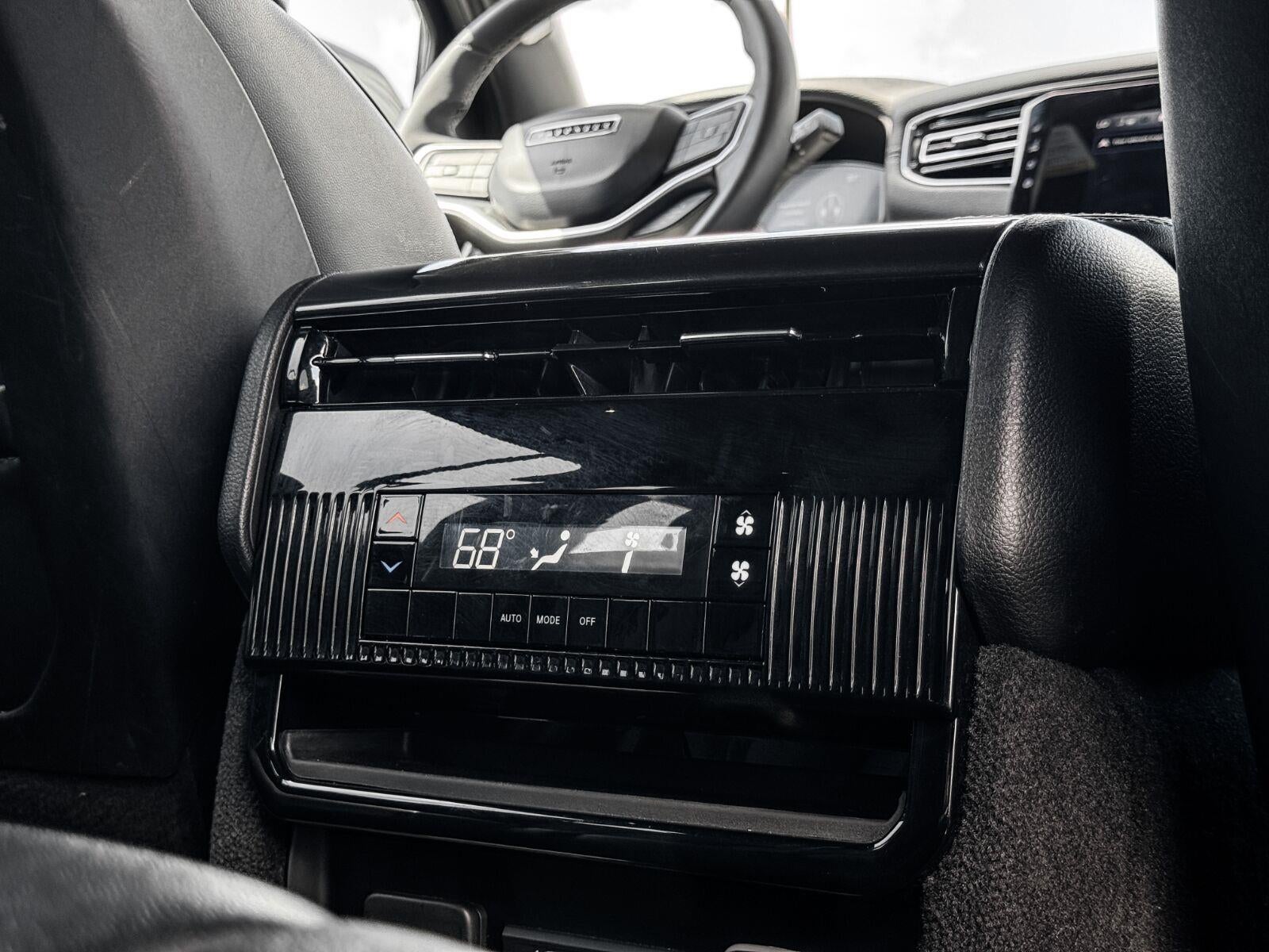 2024 Jeep Wagoneer Base