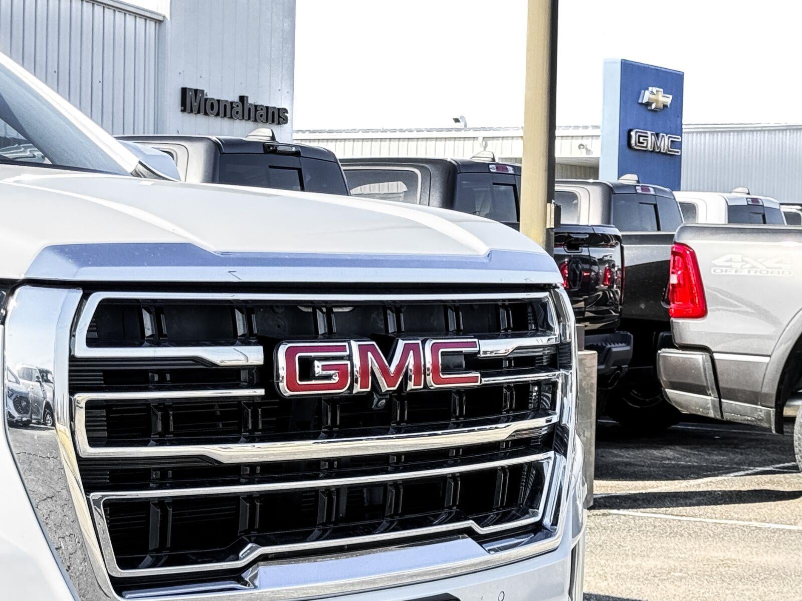 2023 GMC Yukon SLT