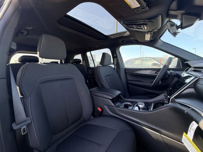 2025 Jeep Grand Cherokee GRAND CHEROKEE LAREDO X 4X4