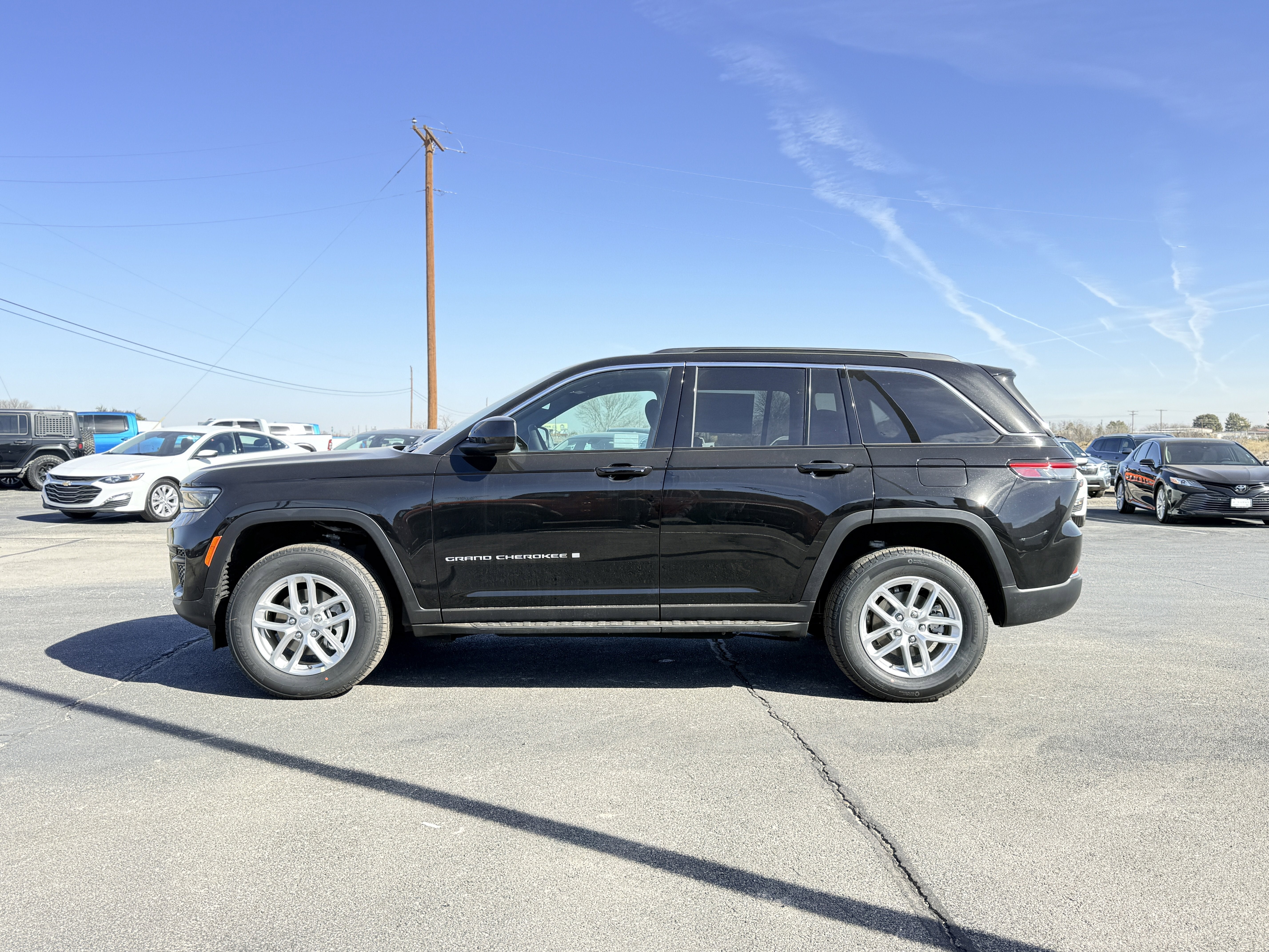 2025 Jeep Grand Cherokee GRAND CHEROKEE LAREDO X 4X4