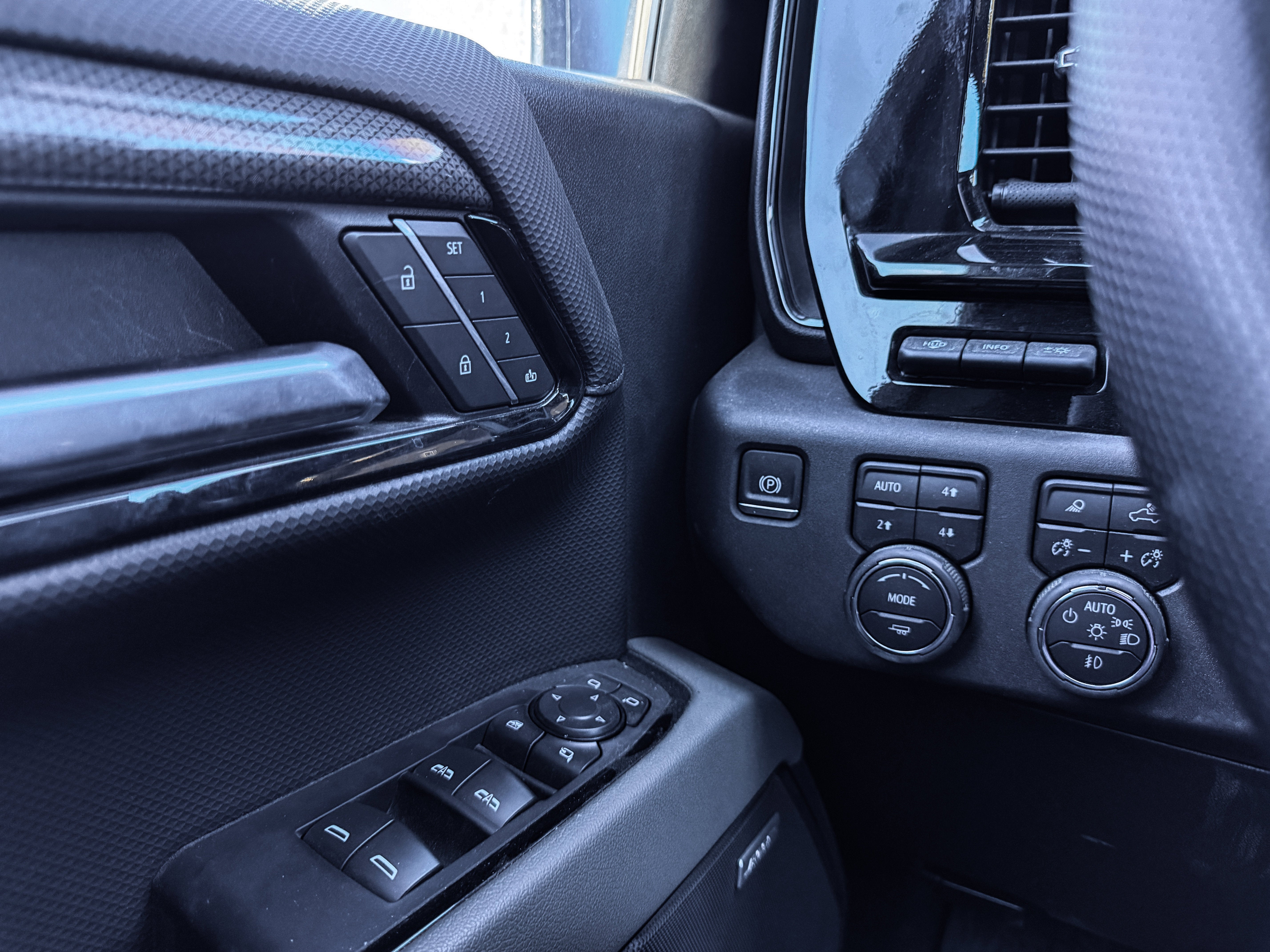 2025 Chevrolet Silverado 1500 4WD Crew Cab Short Bed ZR2